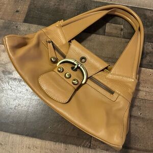 Elegant Tan Leather Shoulder Bag
